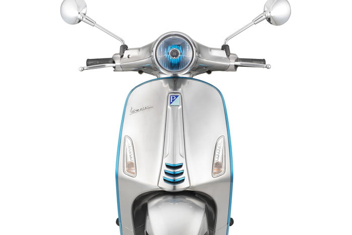 piaggio scooter vespa electrica 2018 elettrica 3 700x467 c