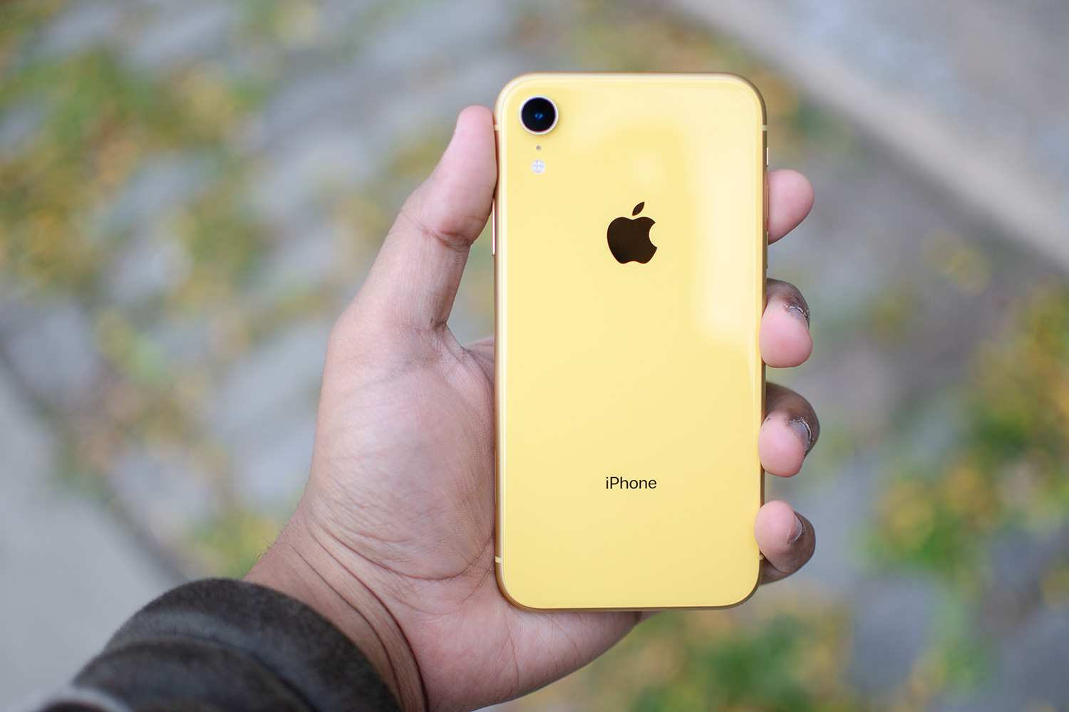 revision apple iphone xr review back in hand