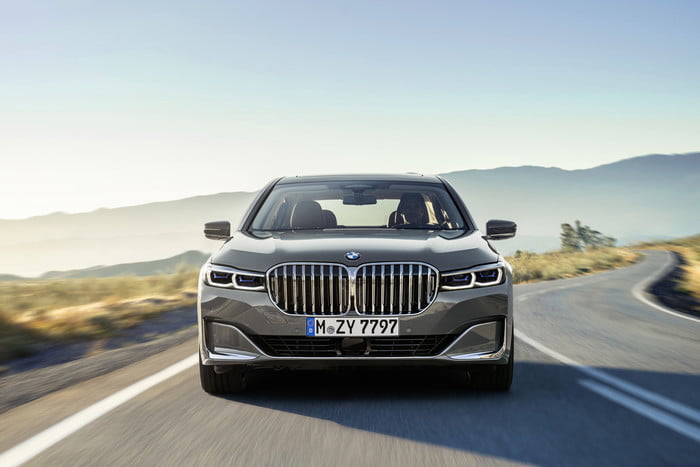 bmw serie 7 2020 official 1 700x467 c