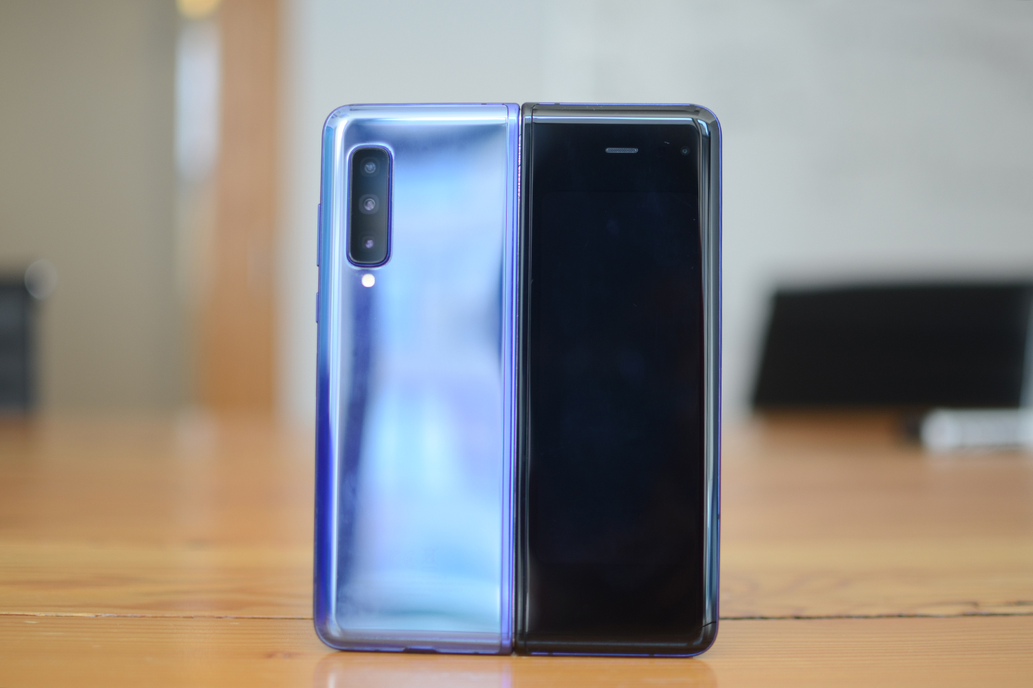 revision samsung galaxy fold review 23