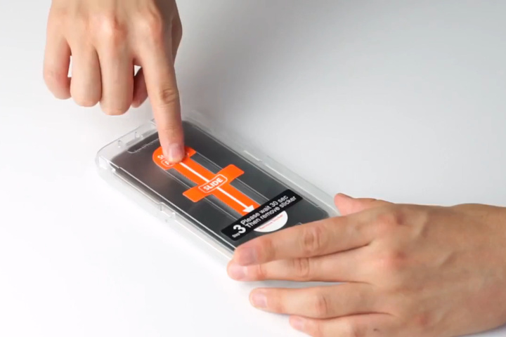 Spigen Glas.Tr es uno los mejores protectores de pantalla para iPhone XS.