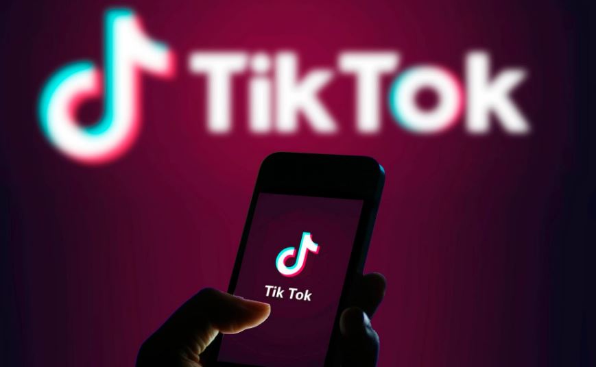 aplicación TikTok ejecutándose en un celular