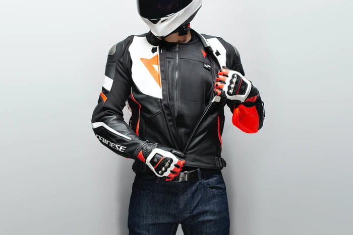 dainese chaleco inteligente airbag motocicletas smart jacket 1 700x467 c