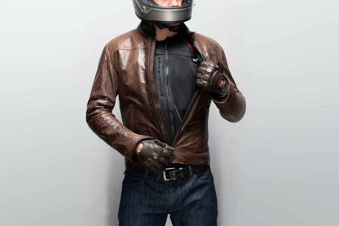 dainese chaleco inteligente airbag motocicletas dair smart jacket worn under 3 700x467 c
