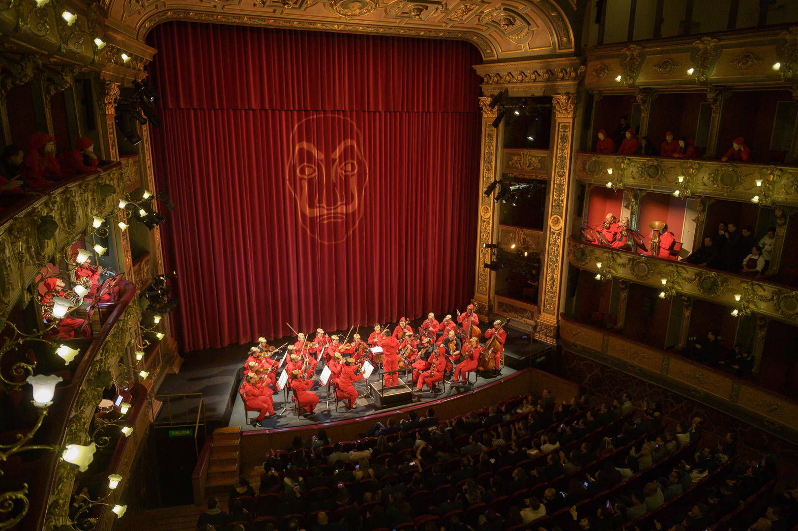 tercera temporada la casa de papel netflix part 3 premiere bogota  colombia