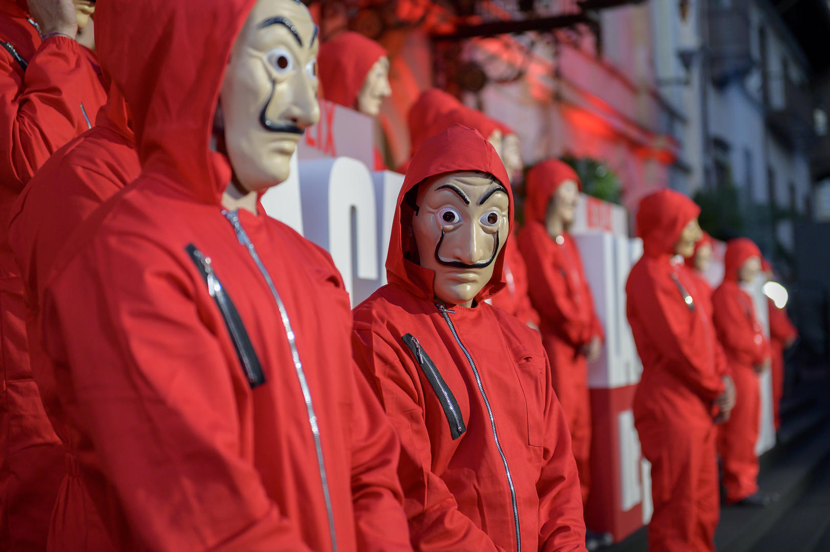 tercera temporada la casa de papel netflix part 3 premiere bogota  colombia