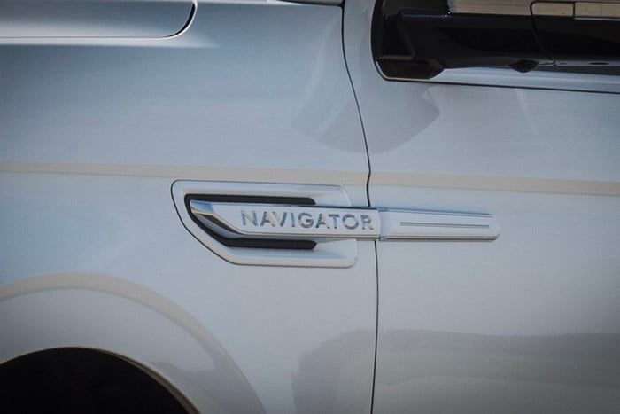 lincoln navigator 2020 white side badge detail 700x467 c