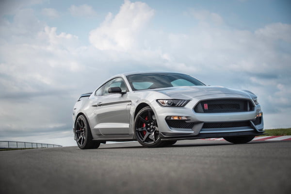 ford mustang shelby gt350r 2020 2 600x400 c