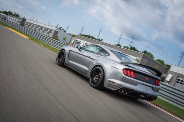 ford mustang shelby gt350r 2020 3 600x400 c