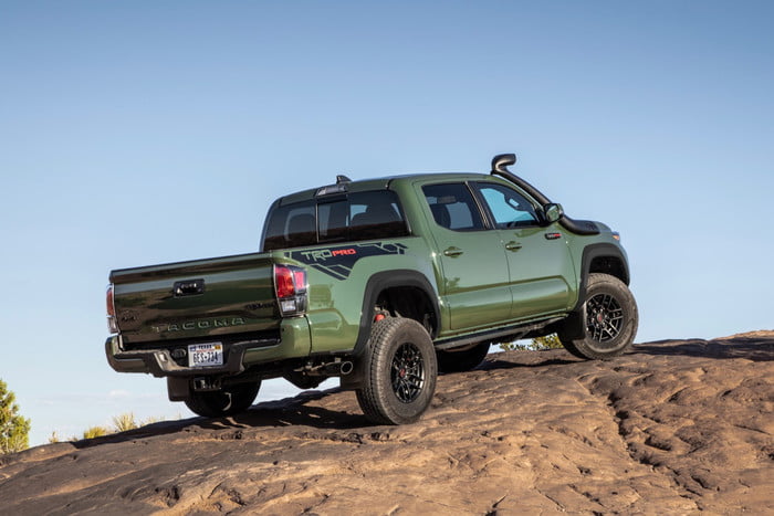 toyota tacoma 2020 salon chicago 20 trd pro army green 3 700x467 c