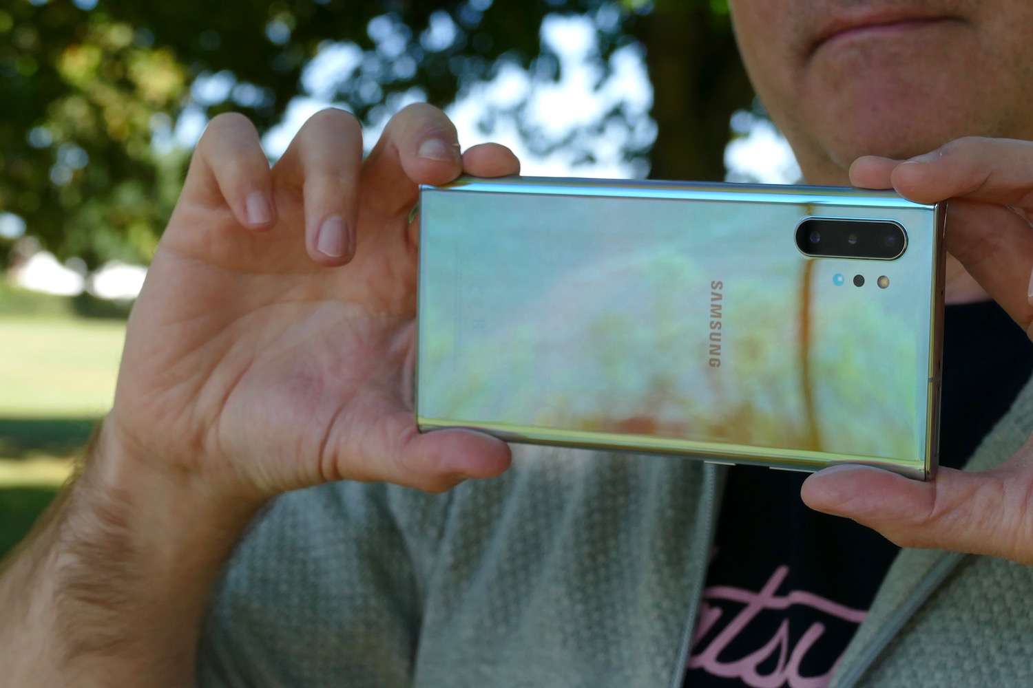 La cámara del Galaxy Note 10 Plus tiene tres lentes en su parte posterior.