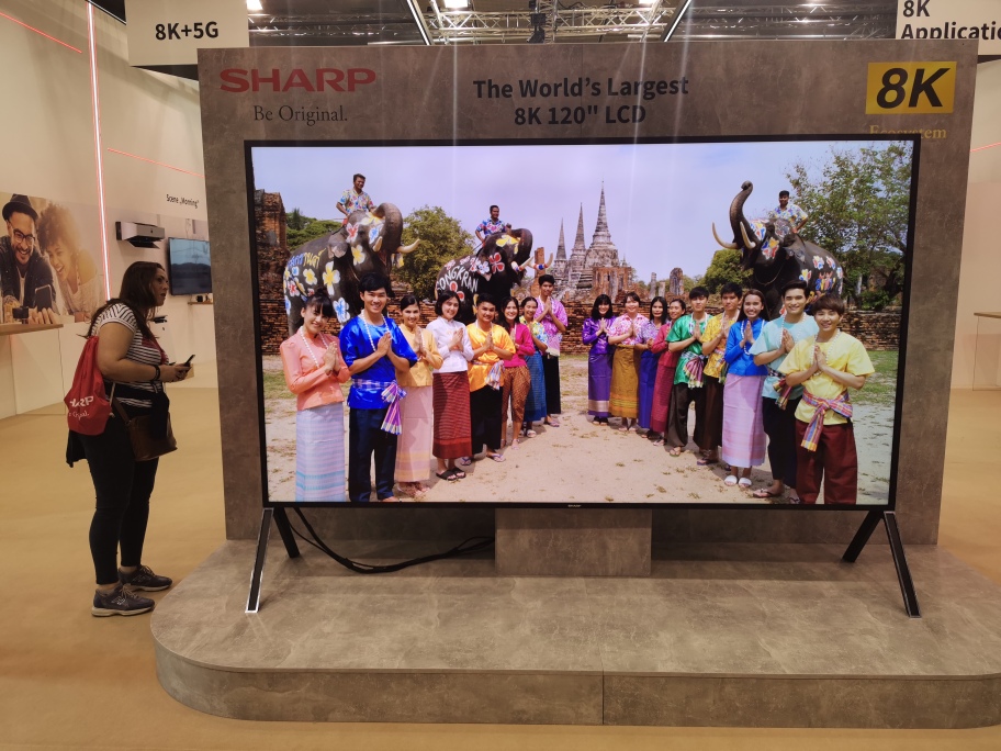 Llega a Argentina un proyector 4K chino que le gana a todas las smart TV:  tiene 120 pulgadas y máxima definición - El Cronista