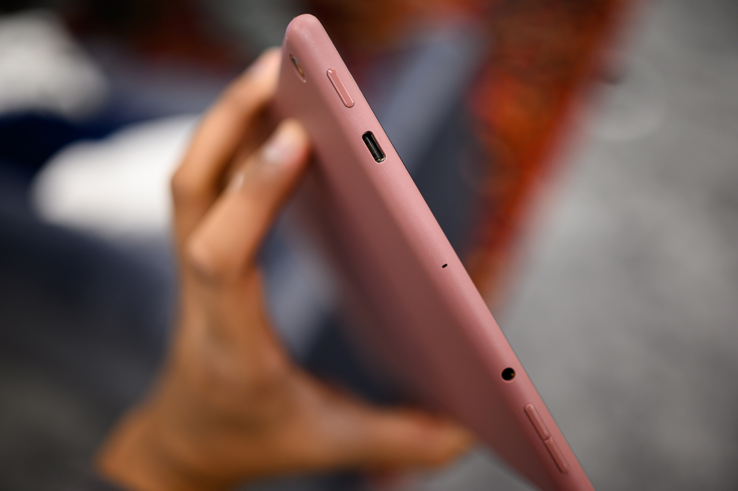 El procesador y el puerto USB-C son las mayores diferencias entre Amazon Fire HD 10 2019 vs. Fire HD 10 2017.