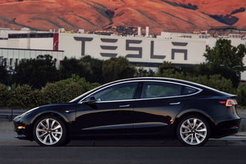 Así luce el clon chino del automóvil Tesla Model 3