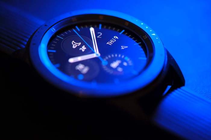 Imagen con efecto azul del reloj Galaxy Watch de Samsung