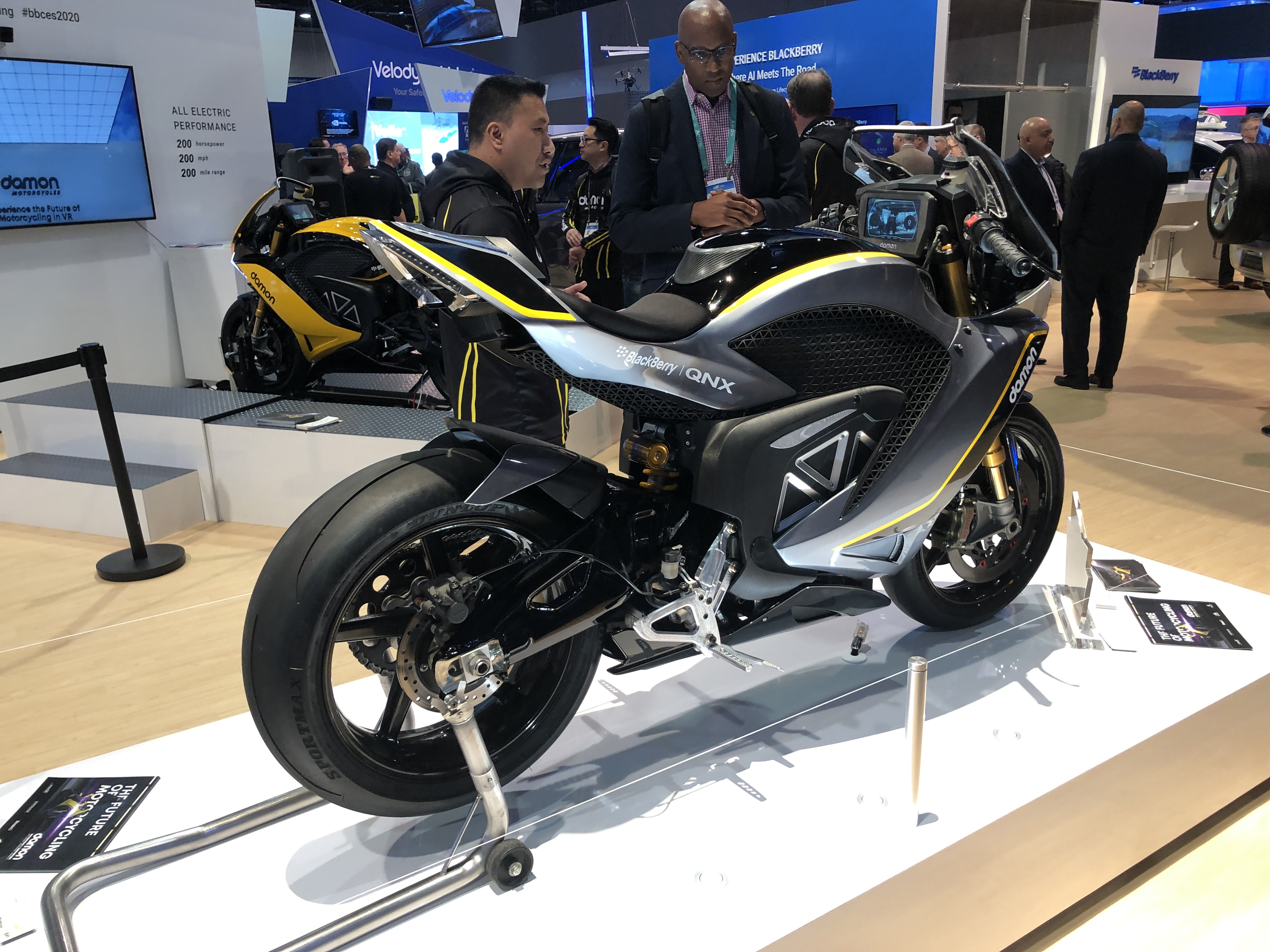 blackberry motocicleta damon ces 2020 hypersport motorcycle 4032x3024