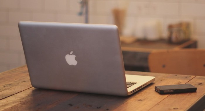 Apple patenta altavoces de realidad aumentada para MacBook