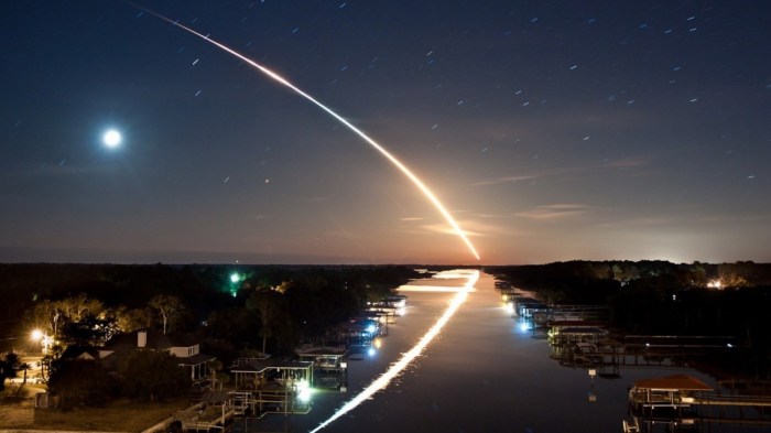 meteorito jardin casa inicios sistema solar nocturno cae