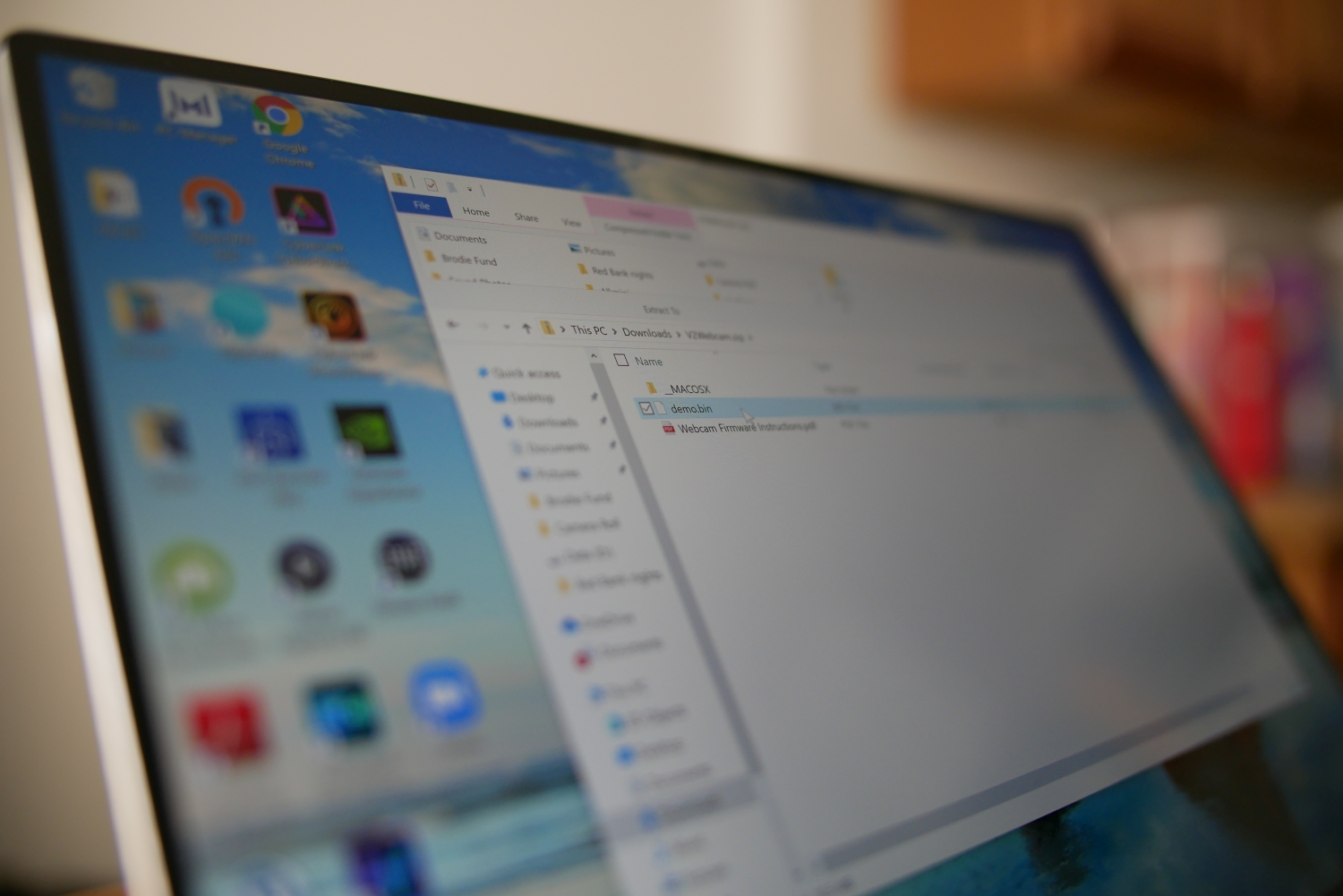 Pantalla de laptop mostrando directorio de controladores de Wyze Cam