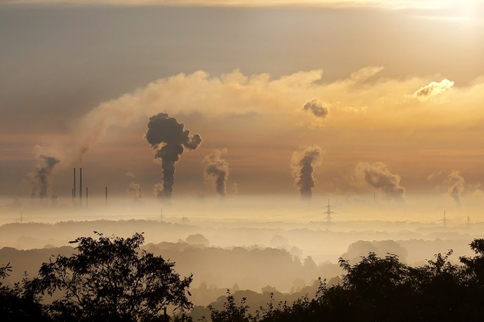 COVID-19 provoca caída histórica de emisiones contaminantes