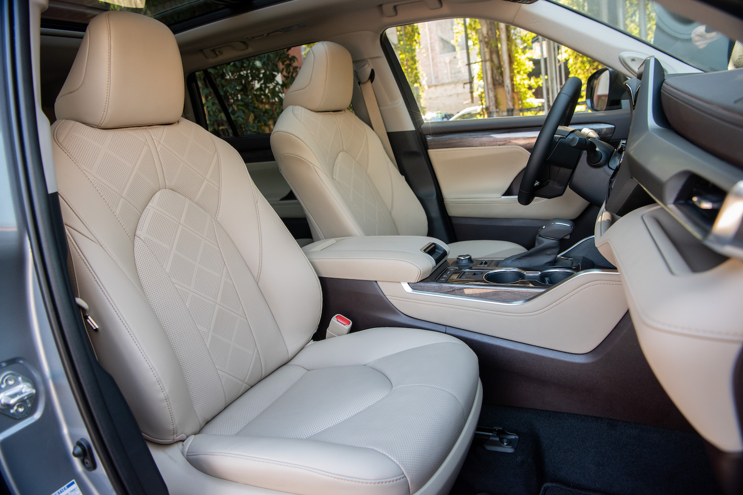 asientos de cuero colo beige del Toyota Highlander