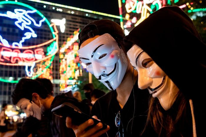 qué es Anonymous – activistas en Hong Kong con la máscara de 'V For Vendetta'