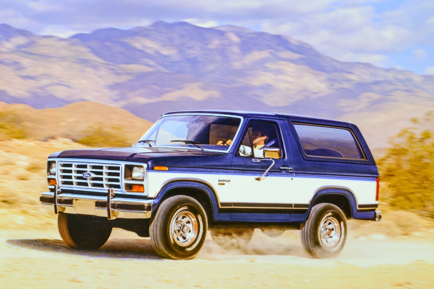 Ford Bronco 1986 azul