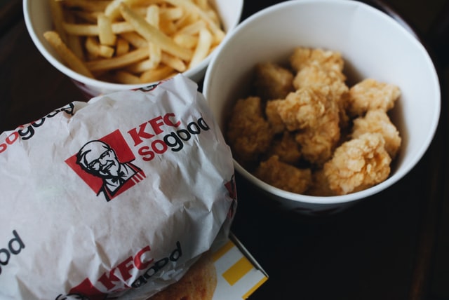 Nuggets de pollo y otros alimentos de KFC