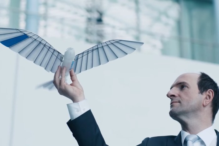 Este pájaro robot vuela con una increíble naturalidad