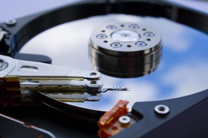 ¿Qué es el disco duro de una computadora y cómo funciona?