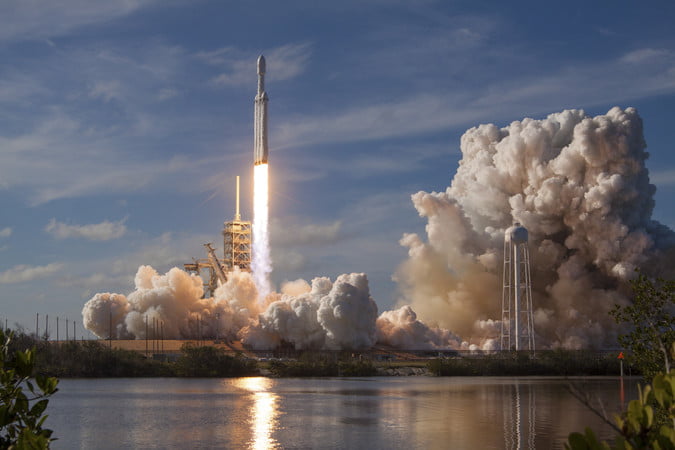 Una nave de SpaceX despega