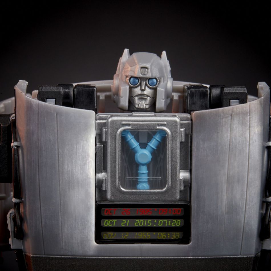 juguete crossover transformers back to the future gigawatt transformer portada