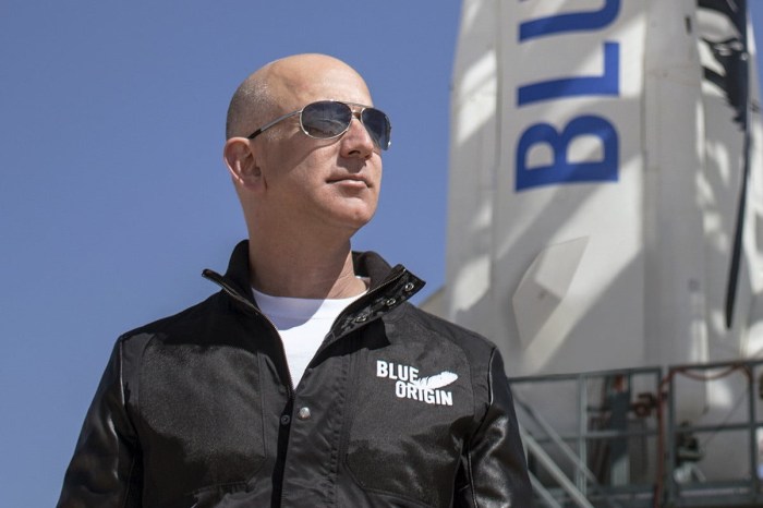 Jeff Bezos ganó en un día lo que cuesta un portaaviones