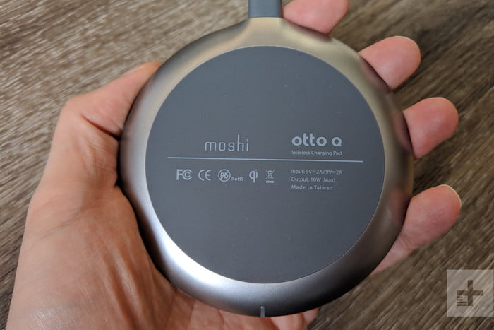 Moshi Otto Q Wireless Charging Pad, uno de los mejores cargadores inalámbricos para el celular 4