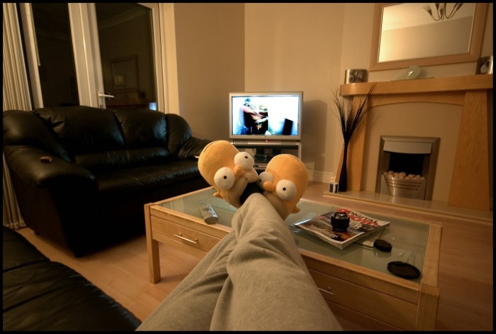 restflix netflix sueno coffee table tv legs lounge lazy slippers 585461 jpg d