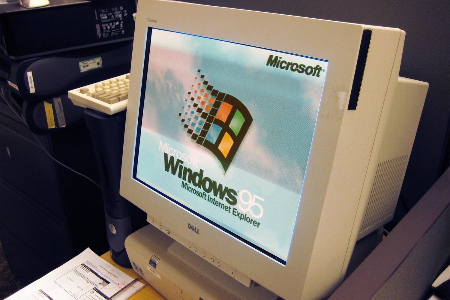 Así Puedes Seguir Usando Windows 95 A 25 Años De Su Estreno Digital
