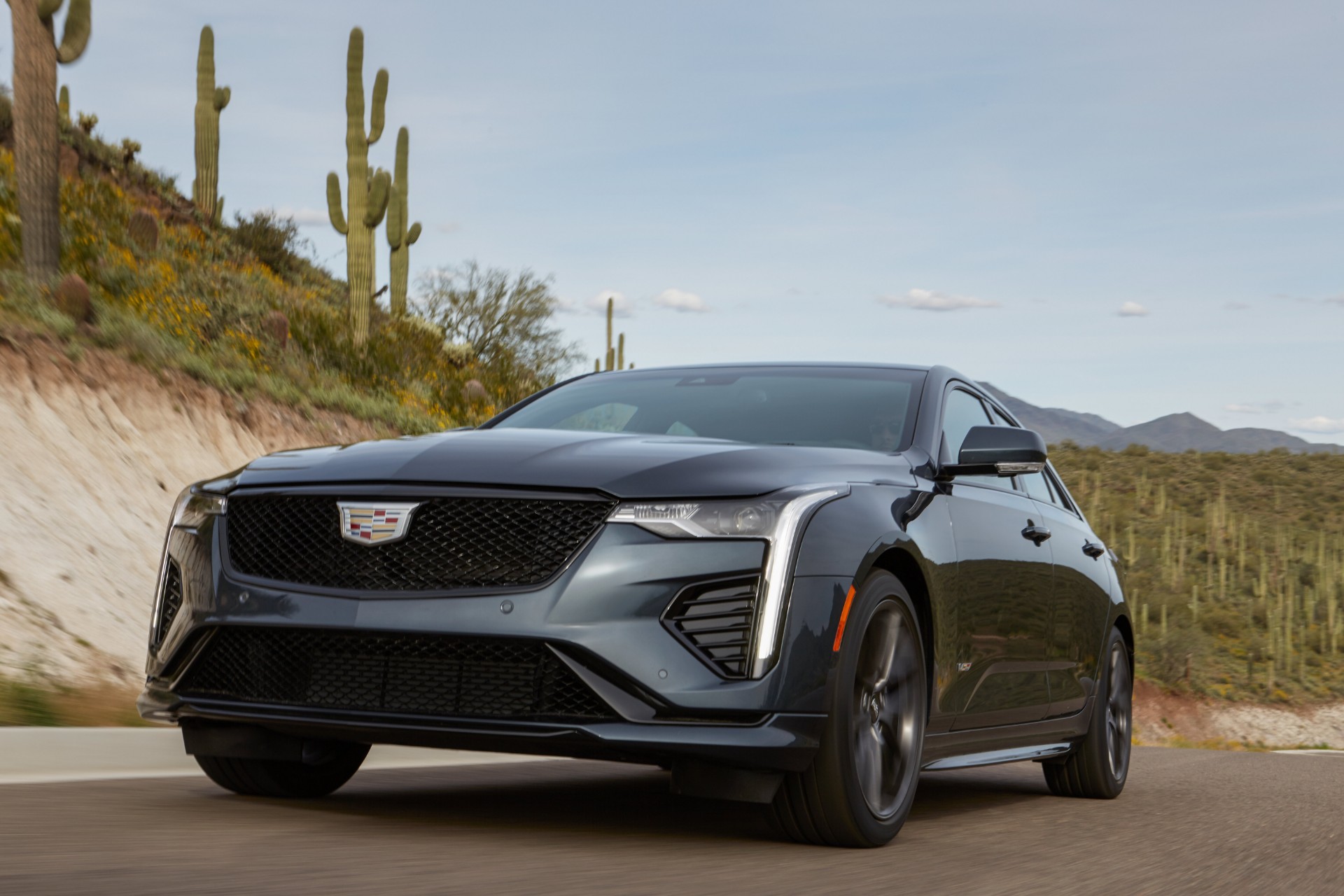 Cadillac CT4 de frente