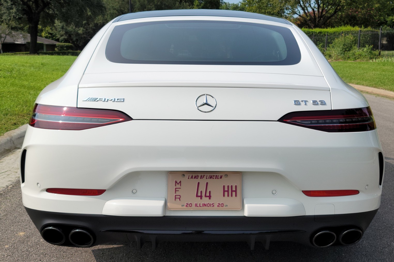 Mercedes-Benz AMG GT 53, blanco, visto desde atrás