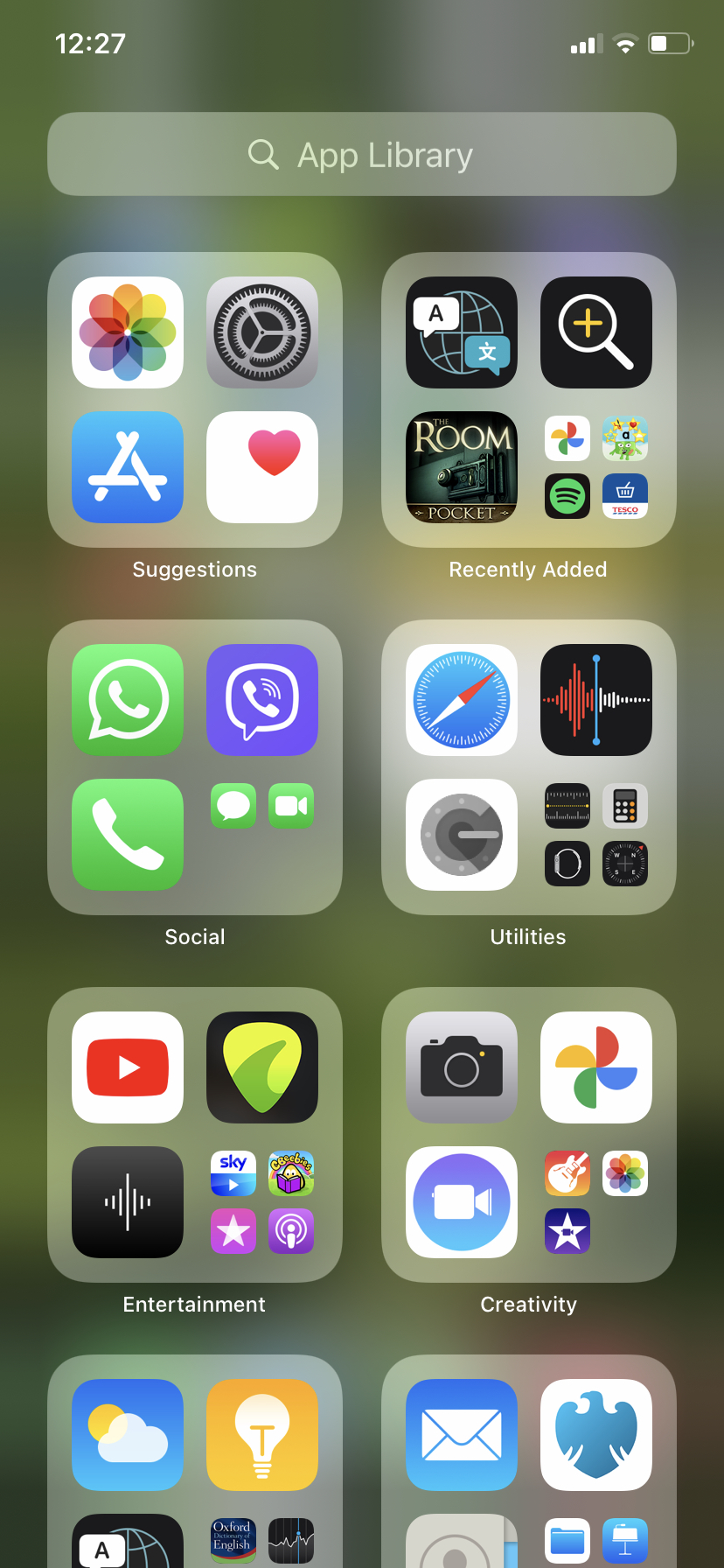 Pantalla de Pantalla de inicio de iPhone para aprender a usar la app Library en iOS 14