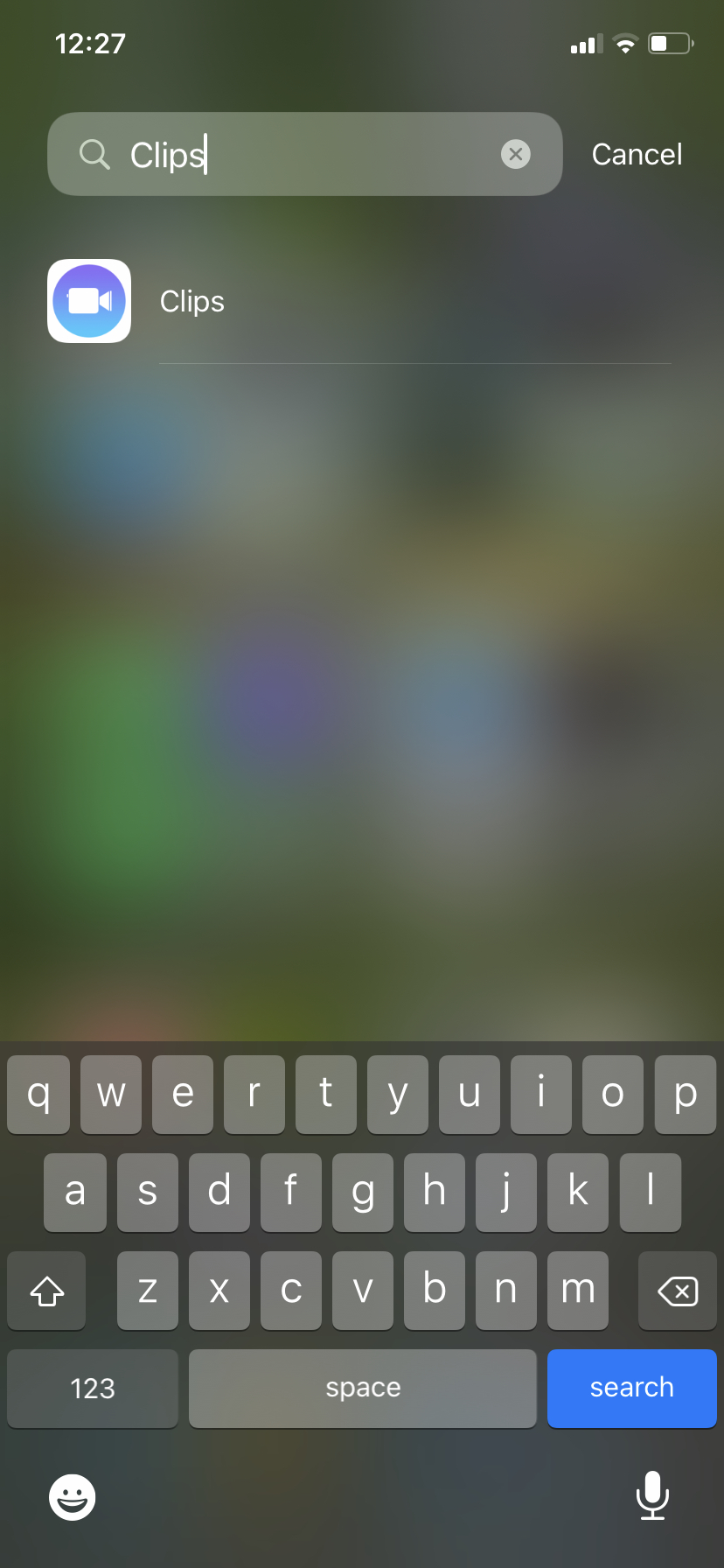 App encontrada por nombre en la Pantalla de inicio de iPhone para aprender a usar la app Library en iOS 14