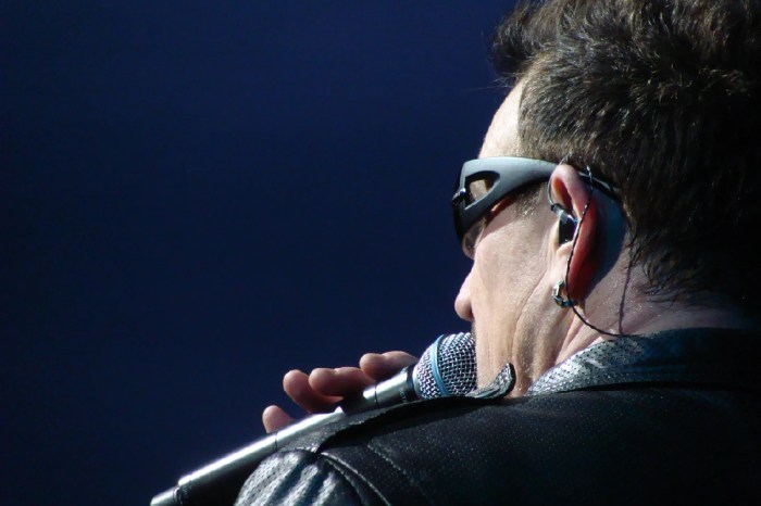 Bono, el líder de la banda U2.