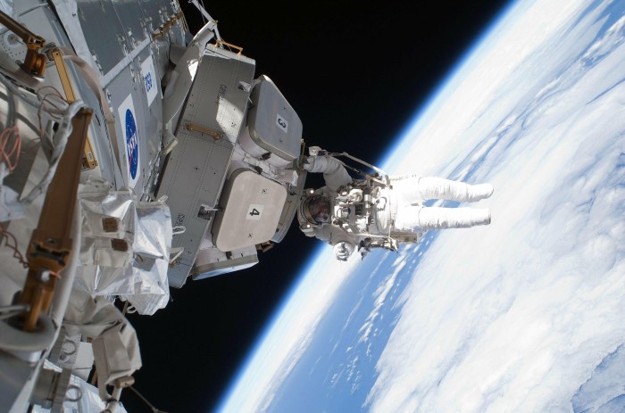 Un astronauta en la Estación Espacial Internacional