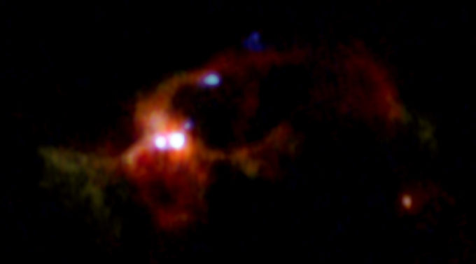 Par de estrellas bebés gigantes registradas por observatorio ALMA.
