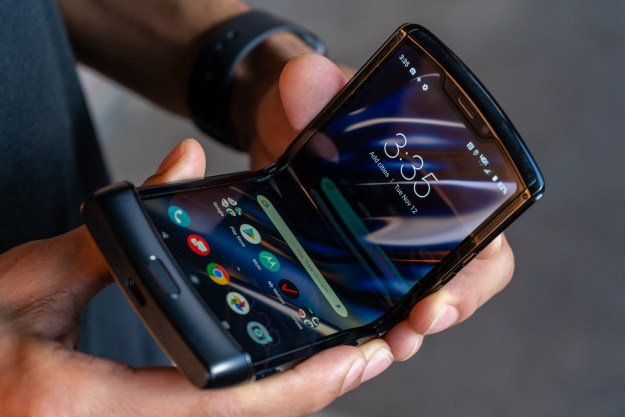 Motorola vuelve con un móvil flexible y mucha IA ¿Lo comprarías?