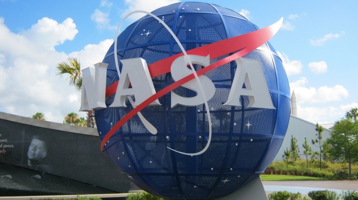 La imagen muestra el logo de la NASA.