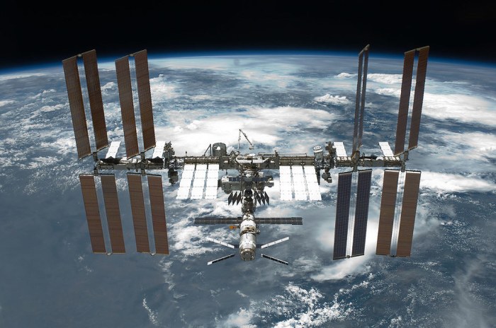 La imagen muestra a la Estación Espacial Internacional.
