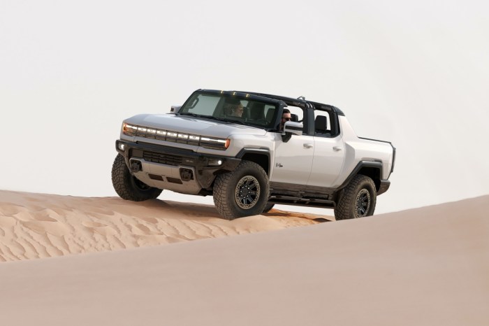 hummer ev movimiento cangrejo the gmc is designed to be an off road beast  with all