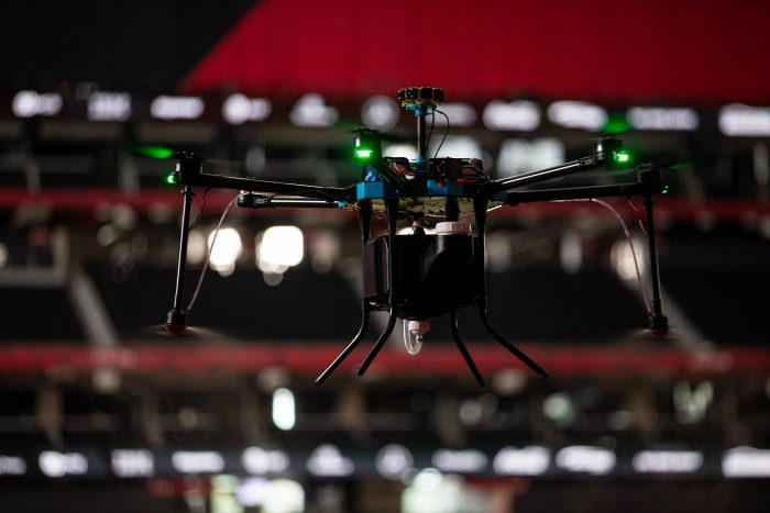 Drone sobrevolando el Mercedes-Benz Stadium