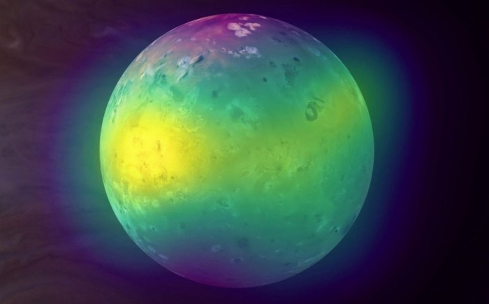 La imagen muestra los gases provenientes de la actividad volcánica en la luna Io de Júpiter.