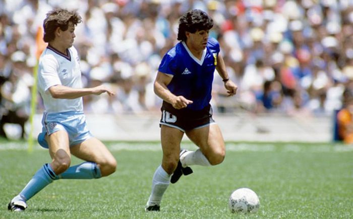 La imagen muestra a Diego Maradona durante la Copa del Mundo de 1986.